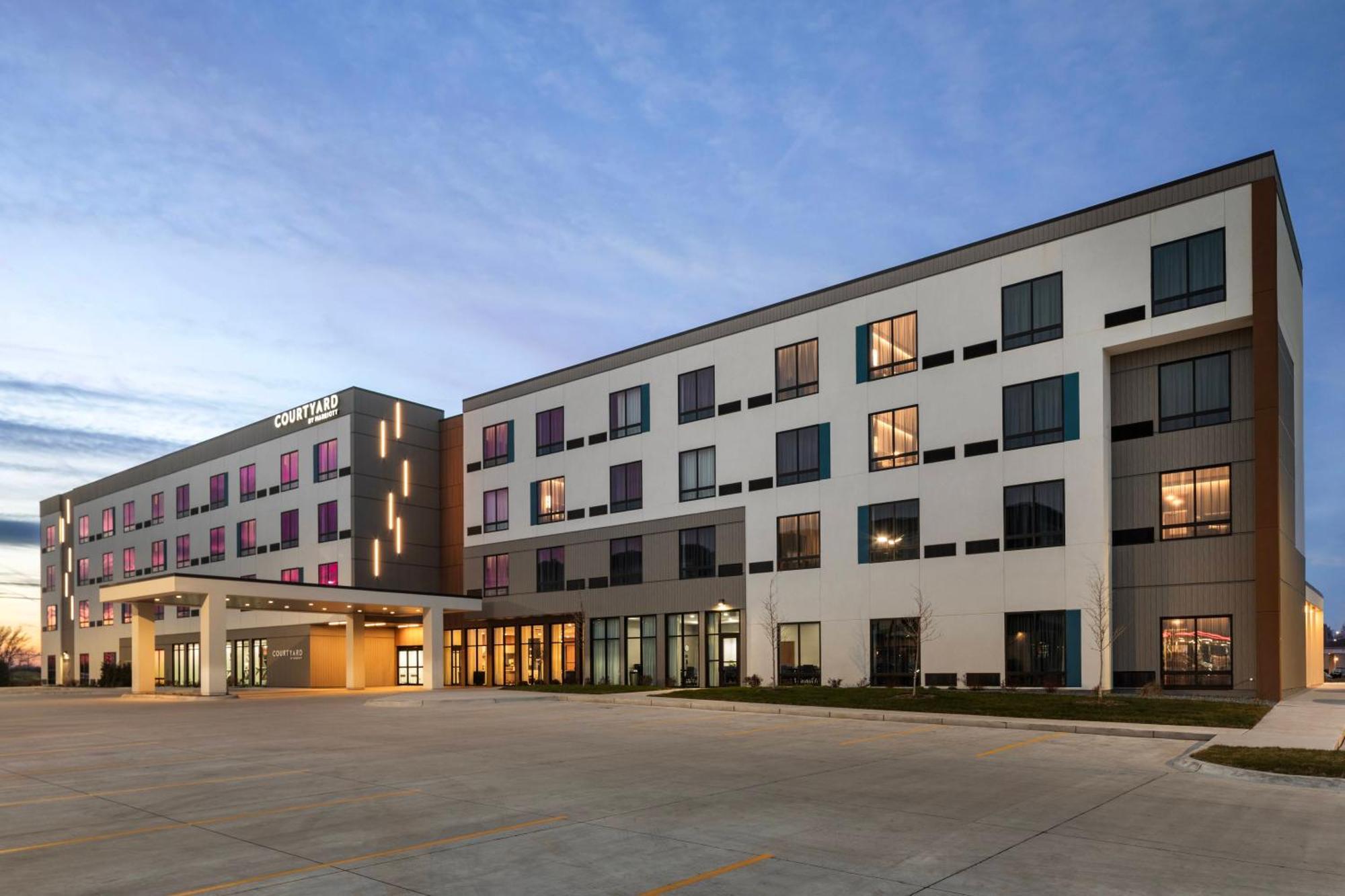 Courtyard By Marriott Bettendorf Exteriör bild