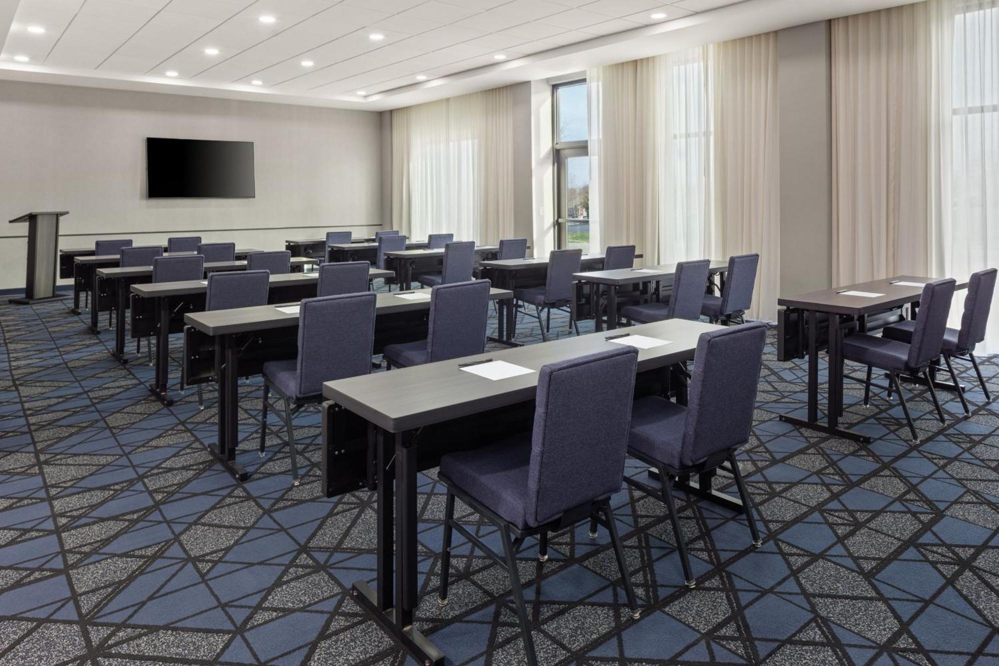 Courtyard By Marriott Bettendorf Exteriör bild