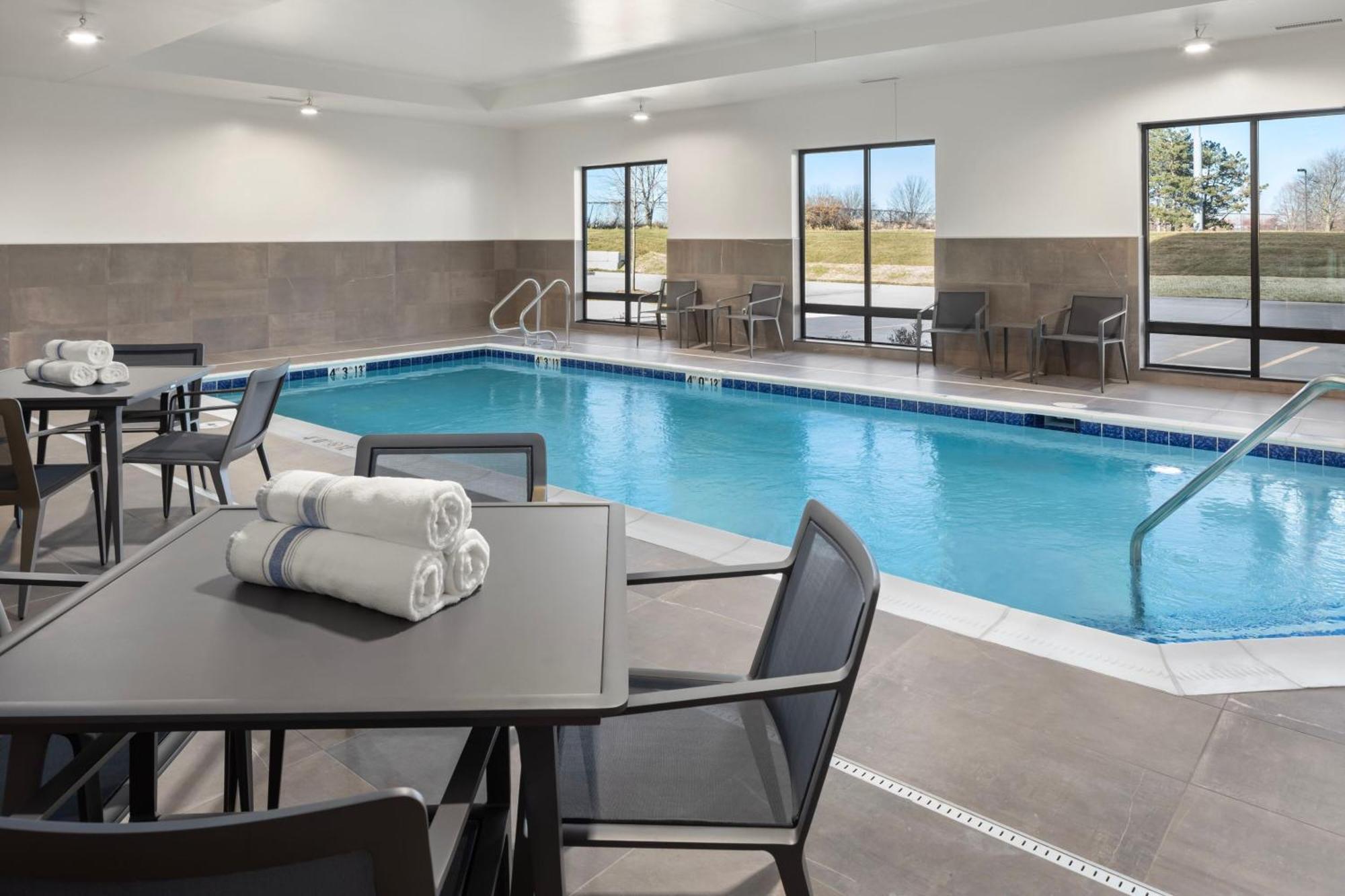 Courtyard By Marriott Bettendorf Exteriör bild