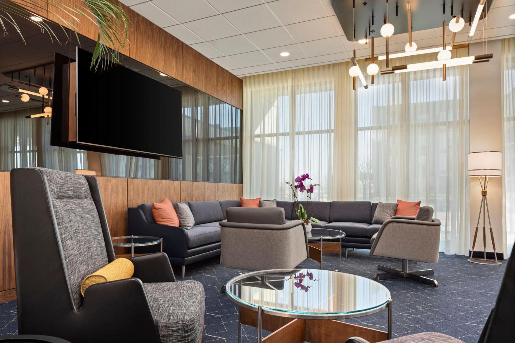 Courtyard By Marriott Bettendorf Exteriör bild