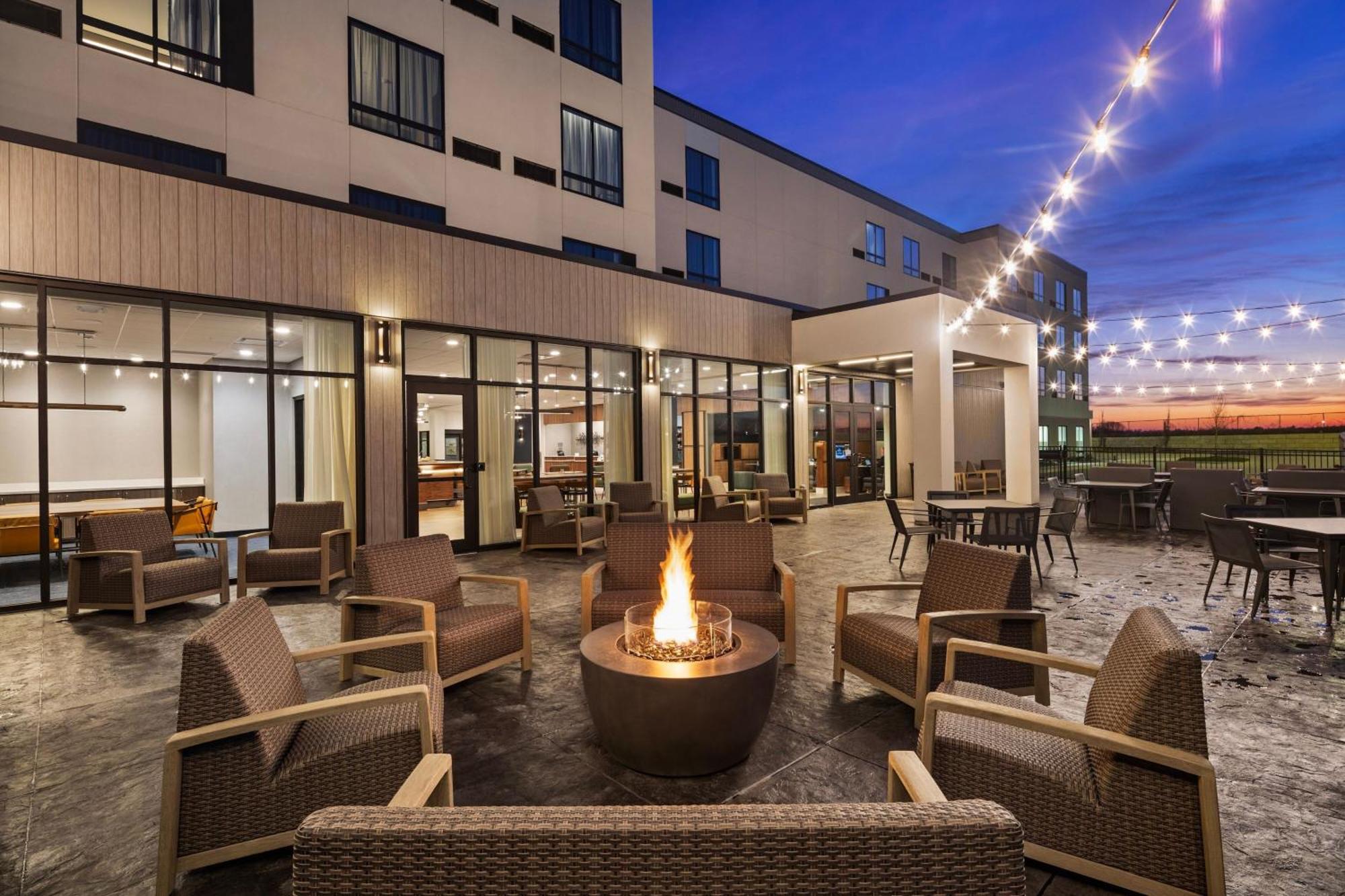 Courtyard By Marriott Bettendorf Exteriör bild