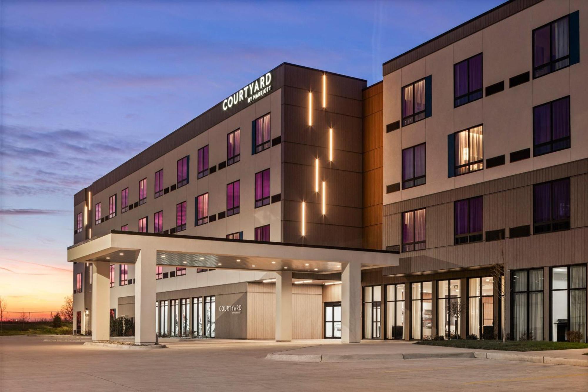 Courtyard By Marriott Bettendorf Exteriör bild